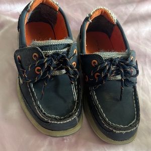 Boys Sperry shoe in great condition. Blue and orange.